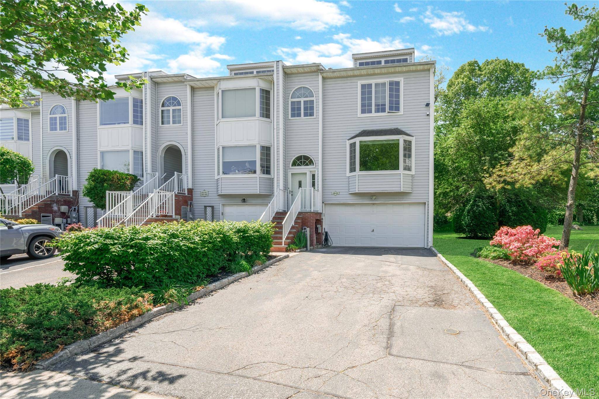 Apartamento de 3 Dormitorios en Venta en Little Neck - Nueva York - EE. UU. - 2