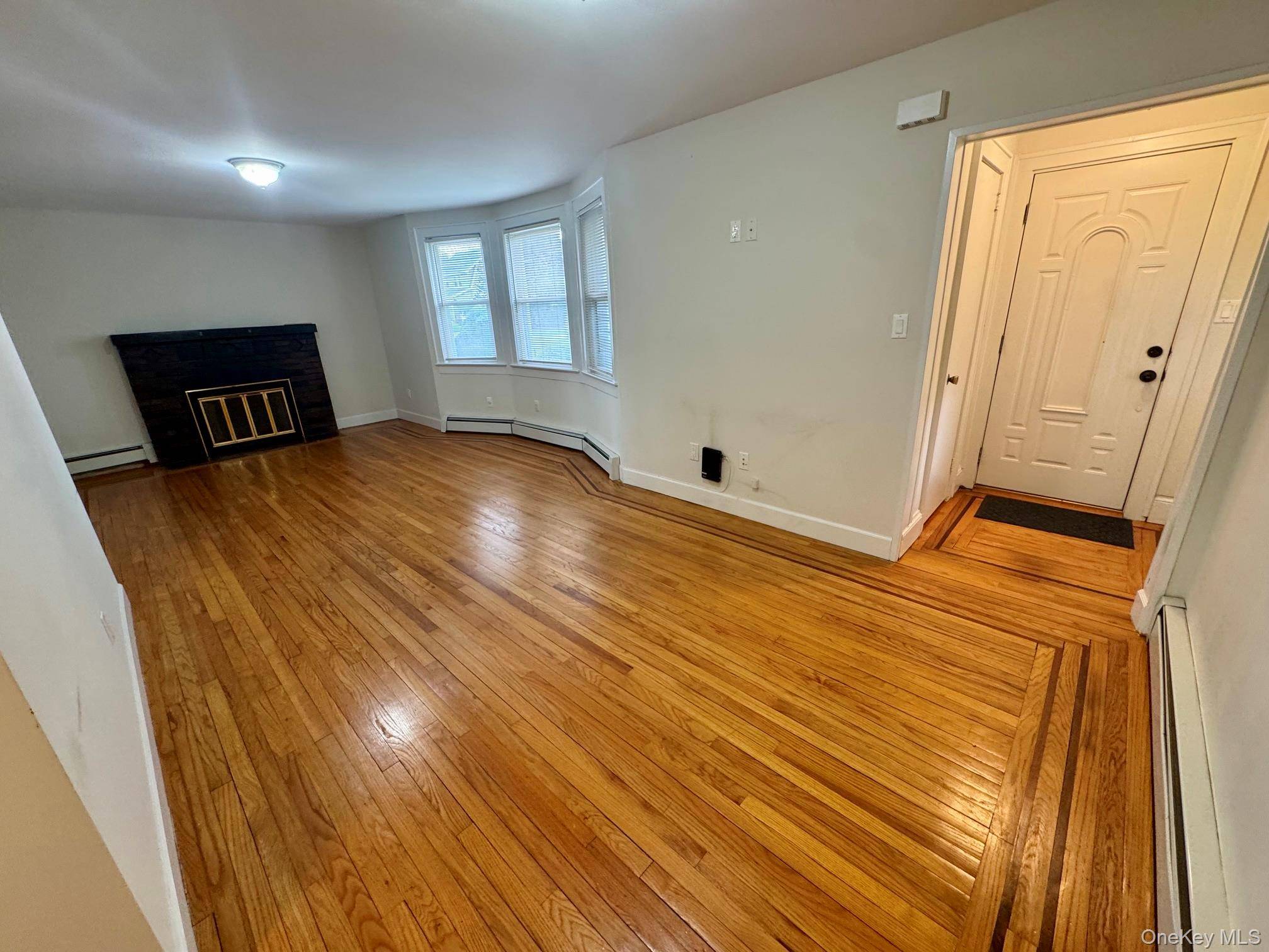 3 Bedroom Home for Sale in Lynbrook - New York - USA - 4