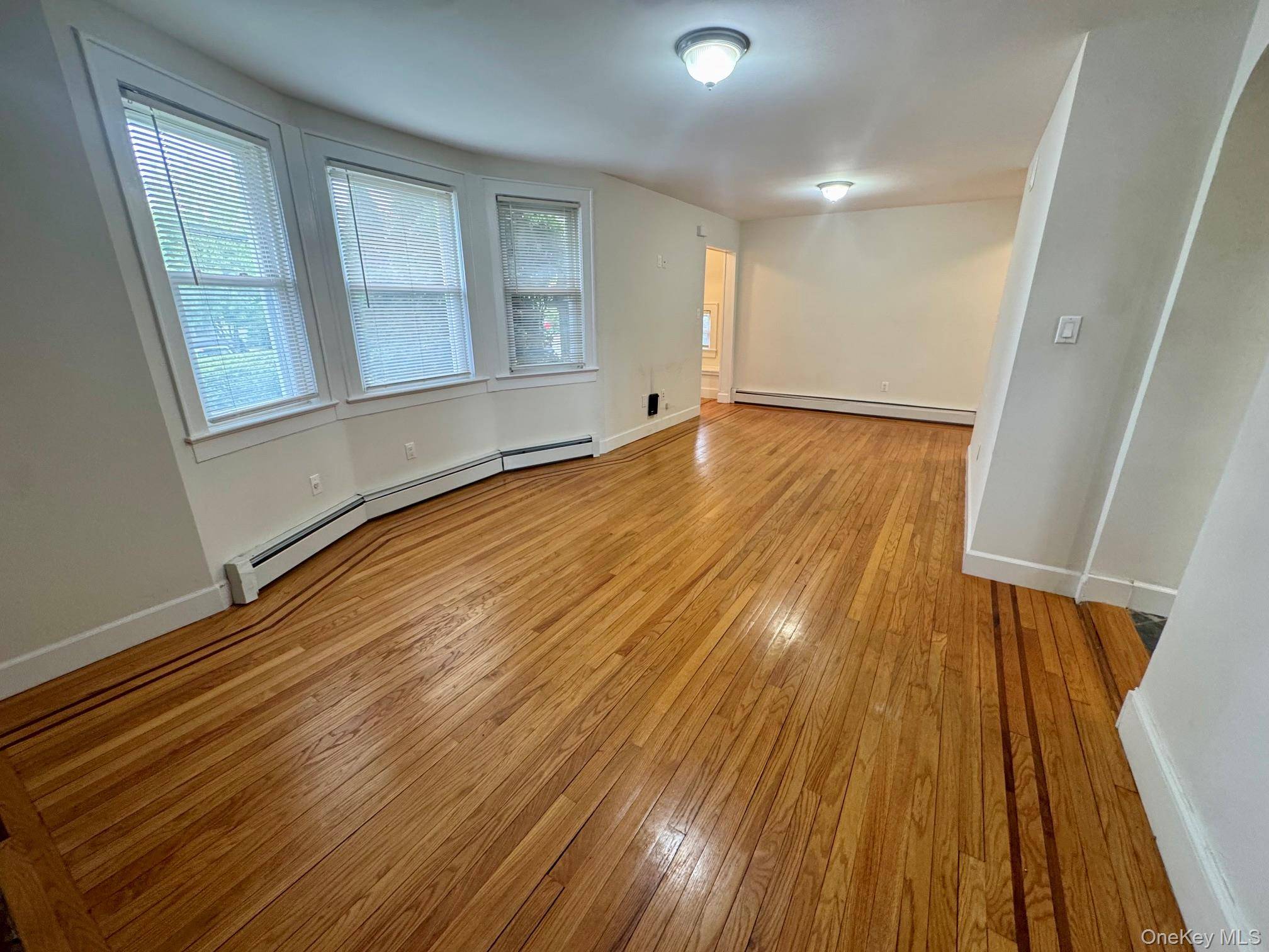 3 Bedroom Home for Sale in Lynbrook - New York - USA - 5