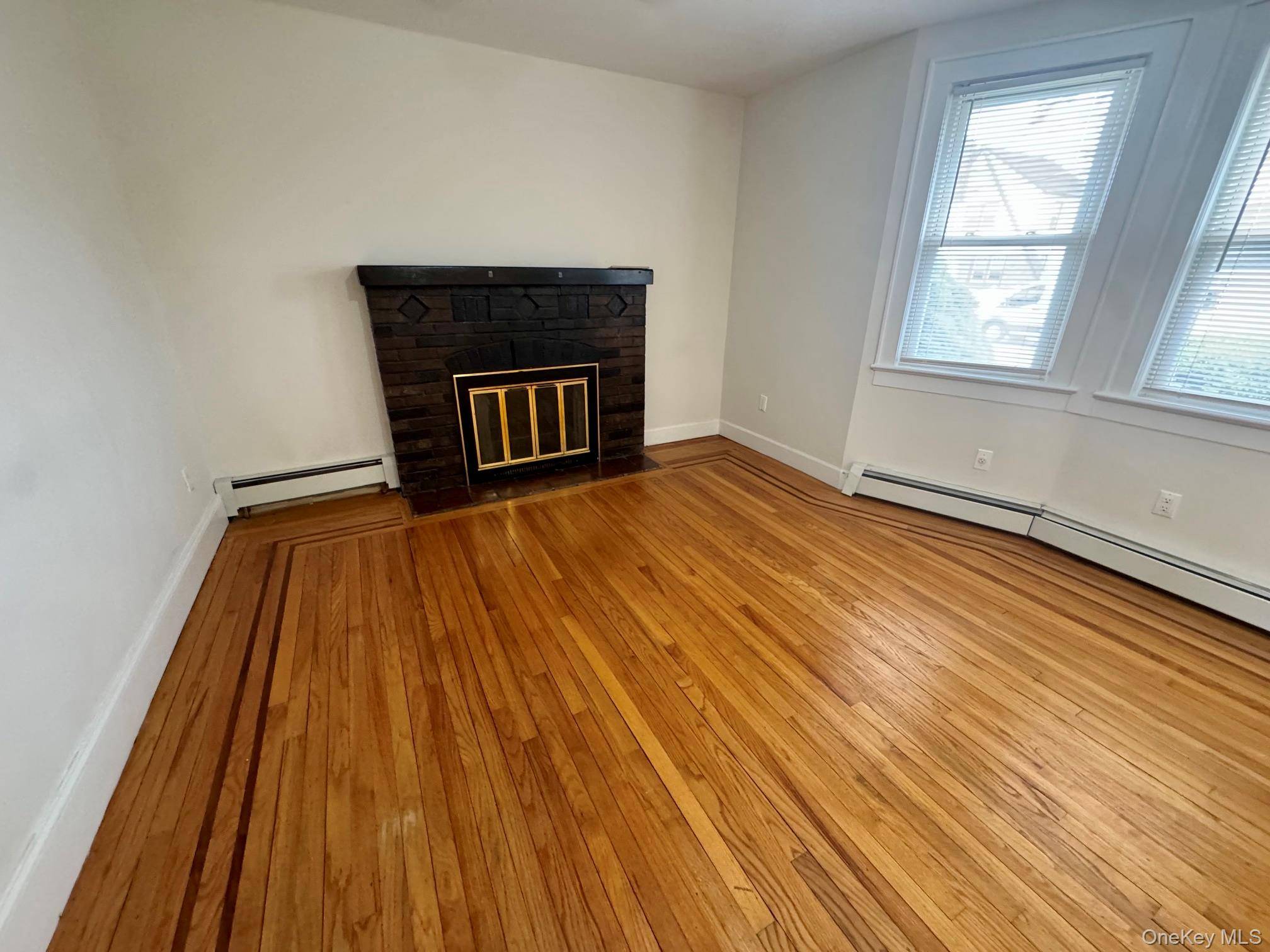 3 Bedroom Home for Sale in Lynbrook - New York - USA - 6
