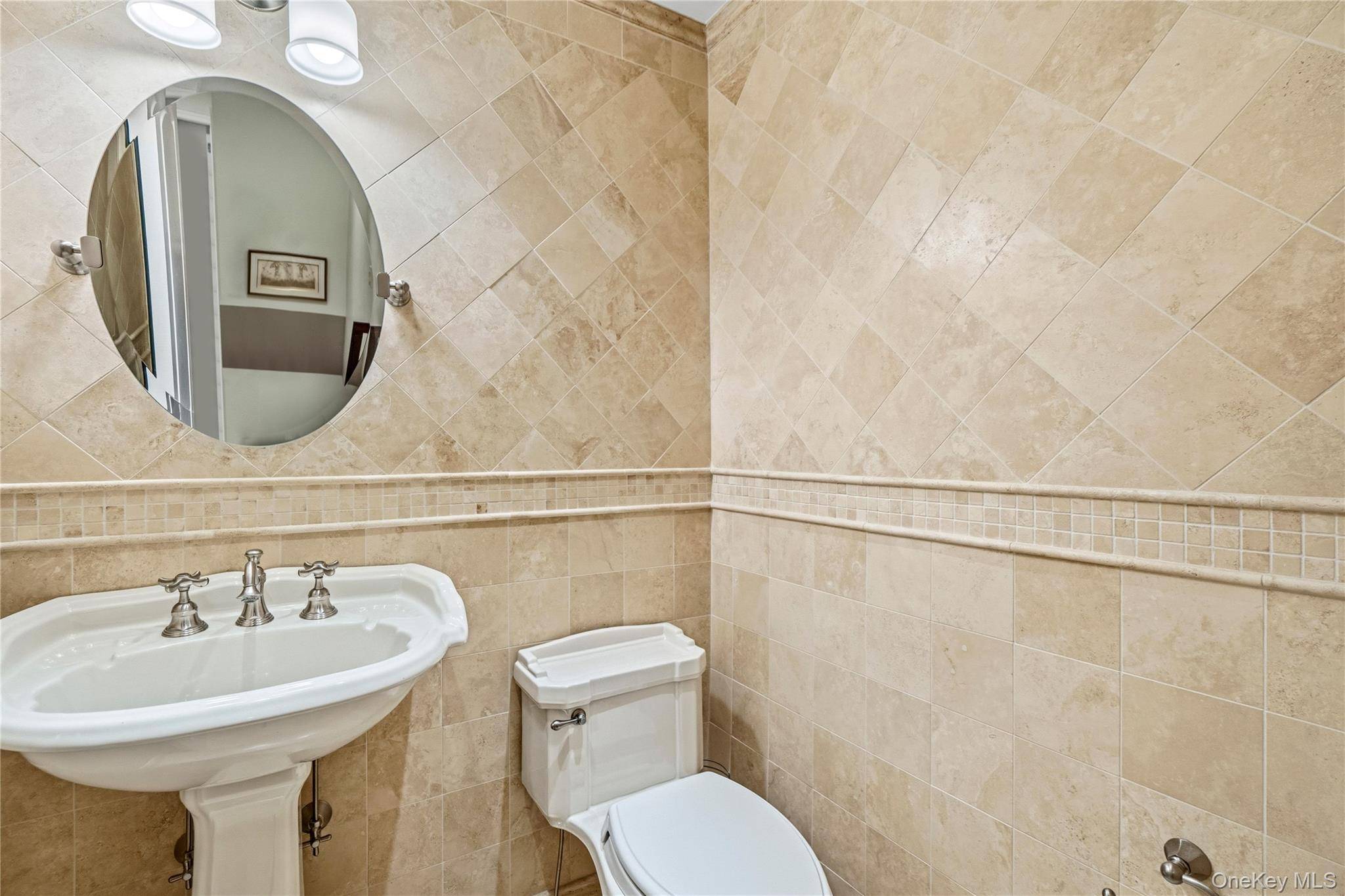 3 Bedroom Home for Sale in Manhasset - New York - USA - 4