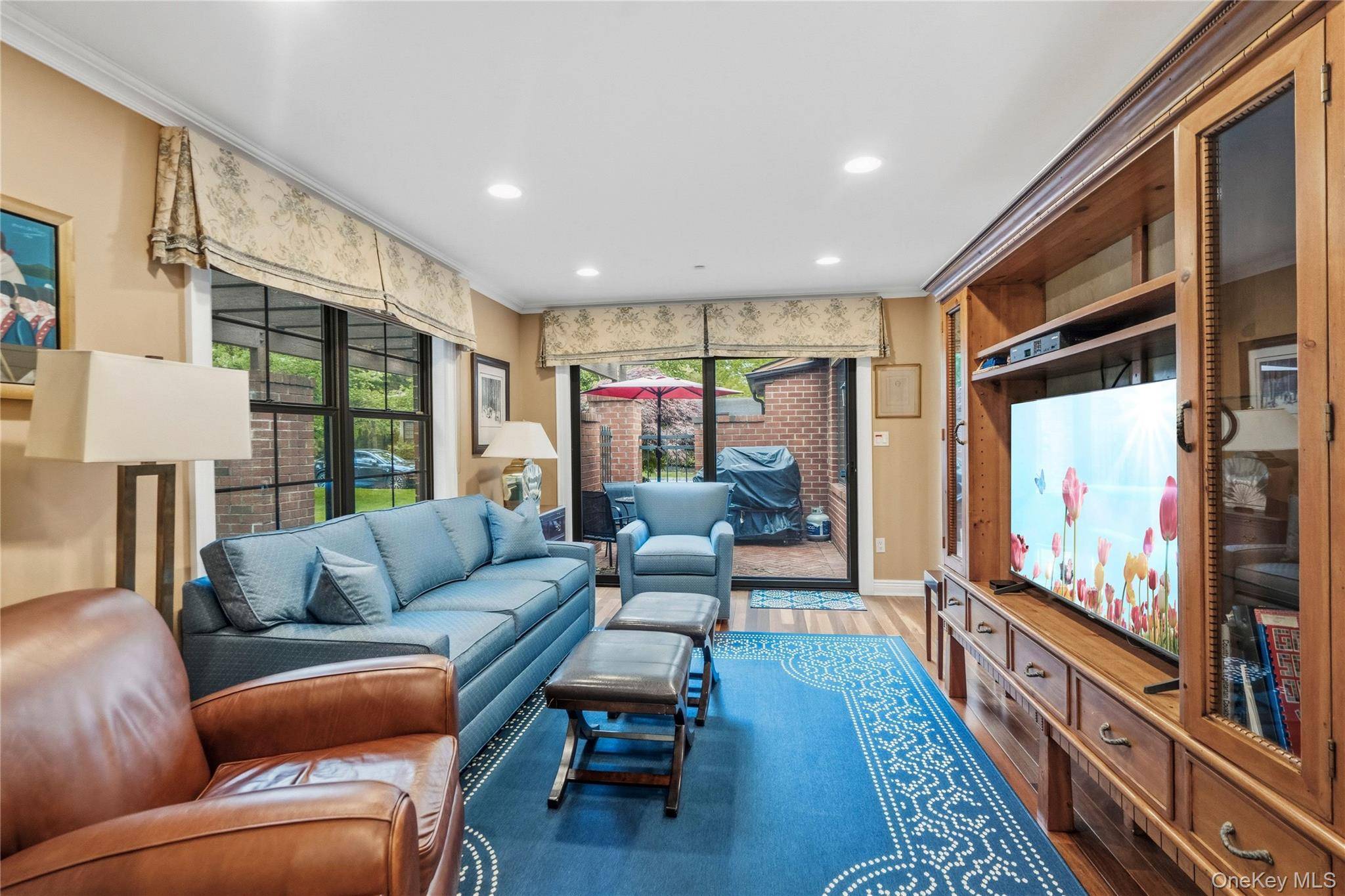 3 Bedroom Home for Sale in Manhasset - New York - USA - 5