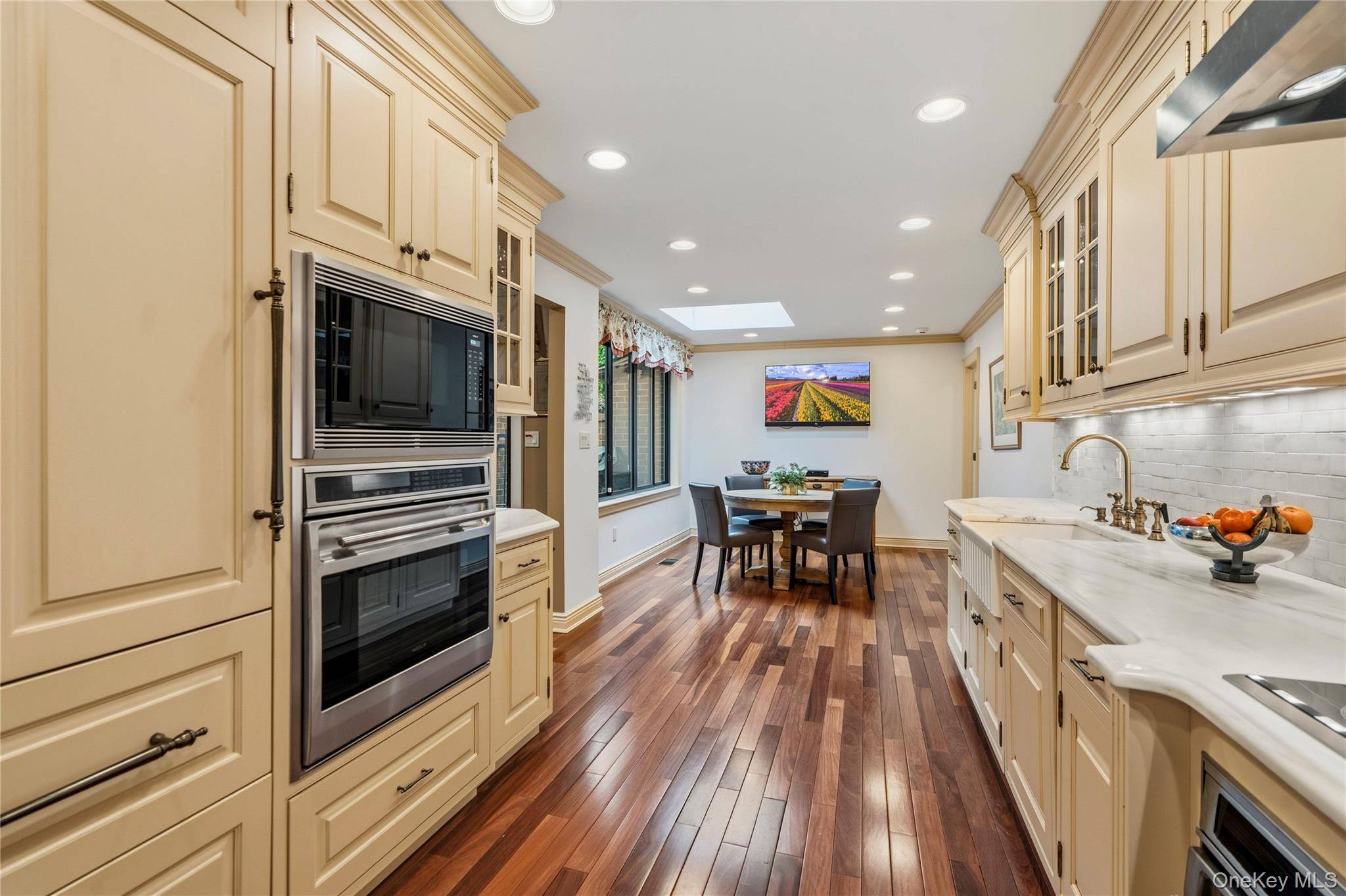 3 Bedroom Home for Sale in Manhasset - New York - USA - 6