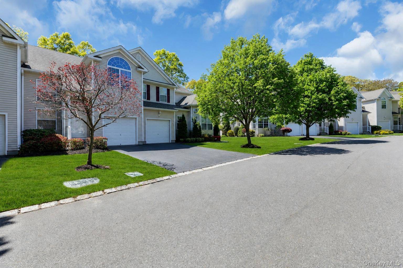 3 Bedroom Home for Sale in Medford - New York - USA - 3