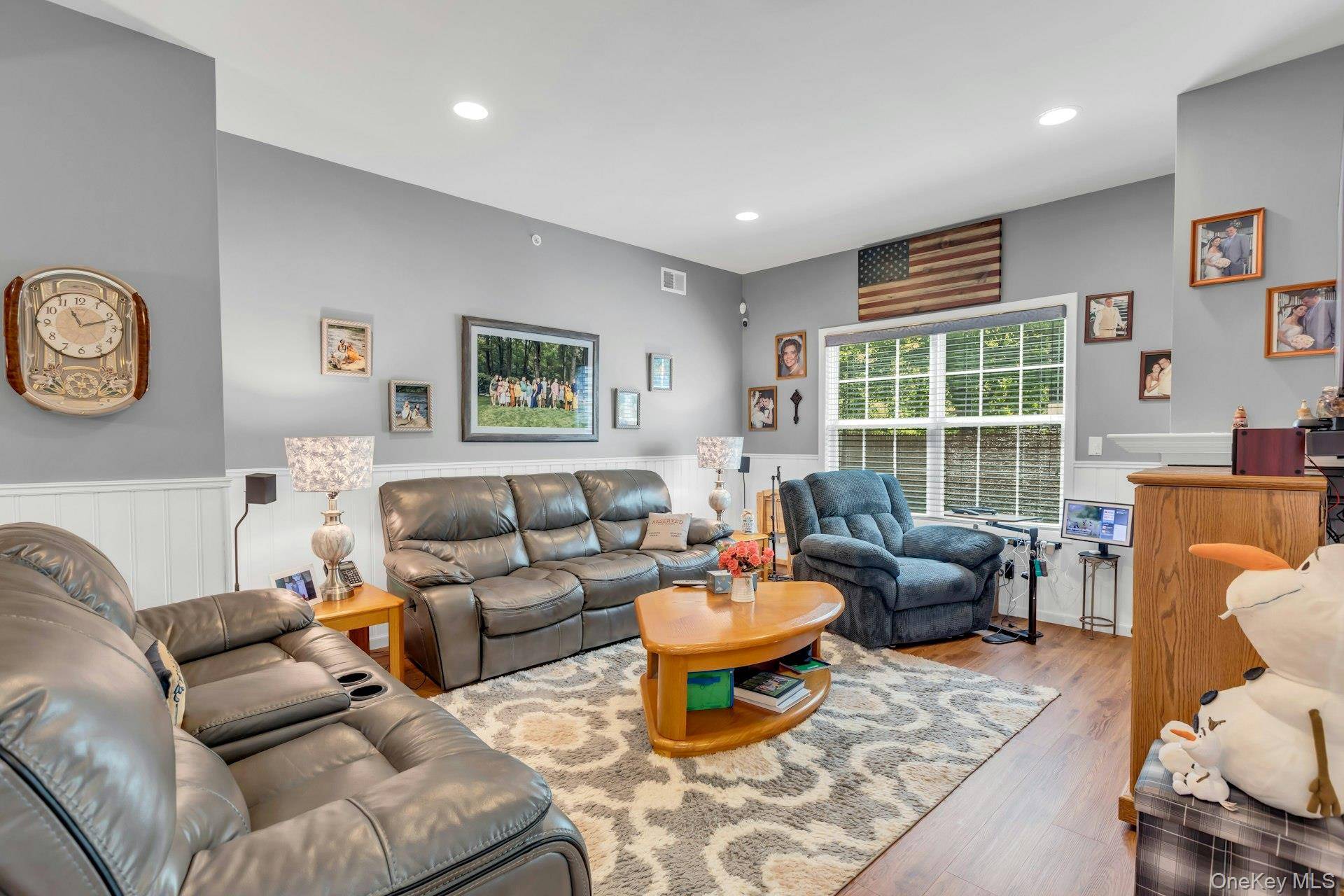 3 Bedroom Home for Sale in Medford - New York - USA - 8