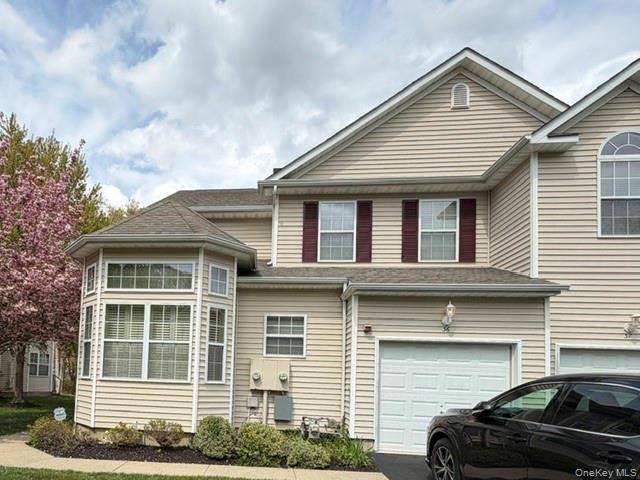 Apartamento com 3 Quartos à Venda em Medford - Nova Iorque - EUA - 1