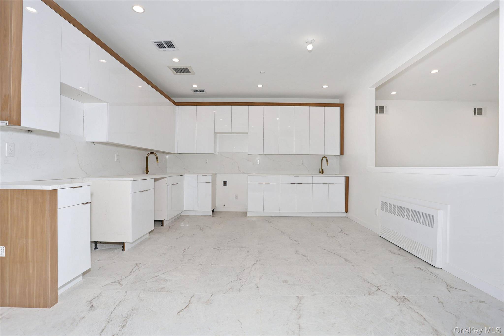 Apartamento de 3 Dormitorios en Venta en Monsey - Nueva York - EE. UU. - 8