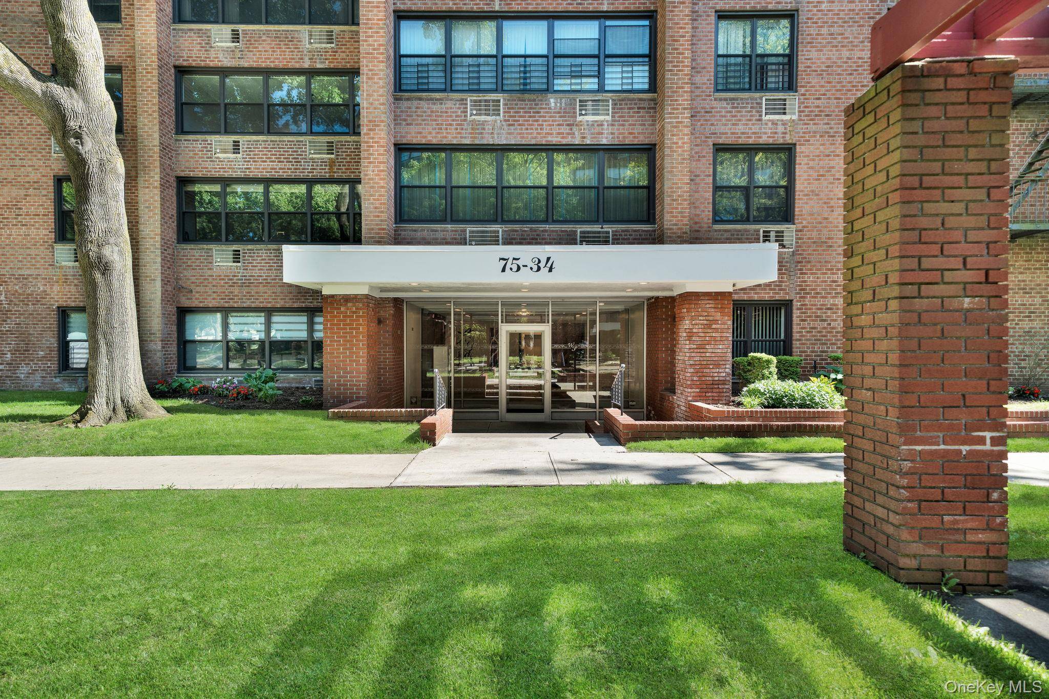 Apartamento com 3 Quartos à Venda em Oakland Gardens - Nova Iorque - EUA - 1