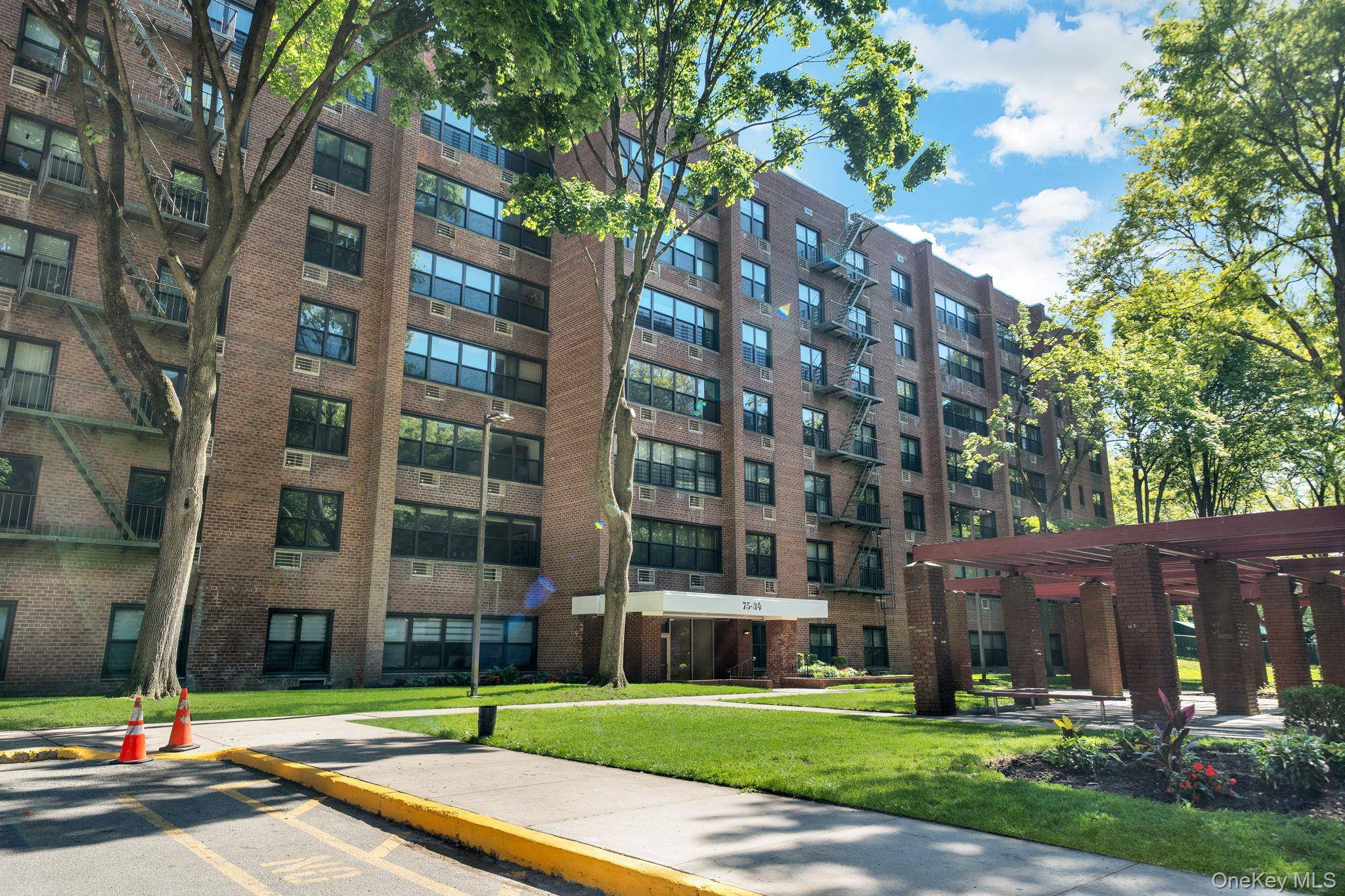 Apartamento com 3 Quartos à Venda em Oakland Gardens - Nova Iorque - EUA - 3