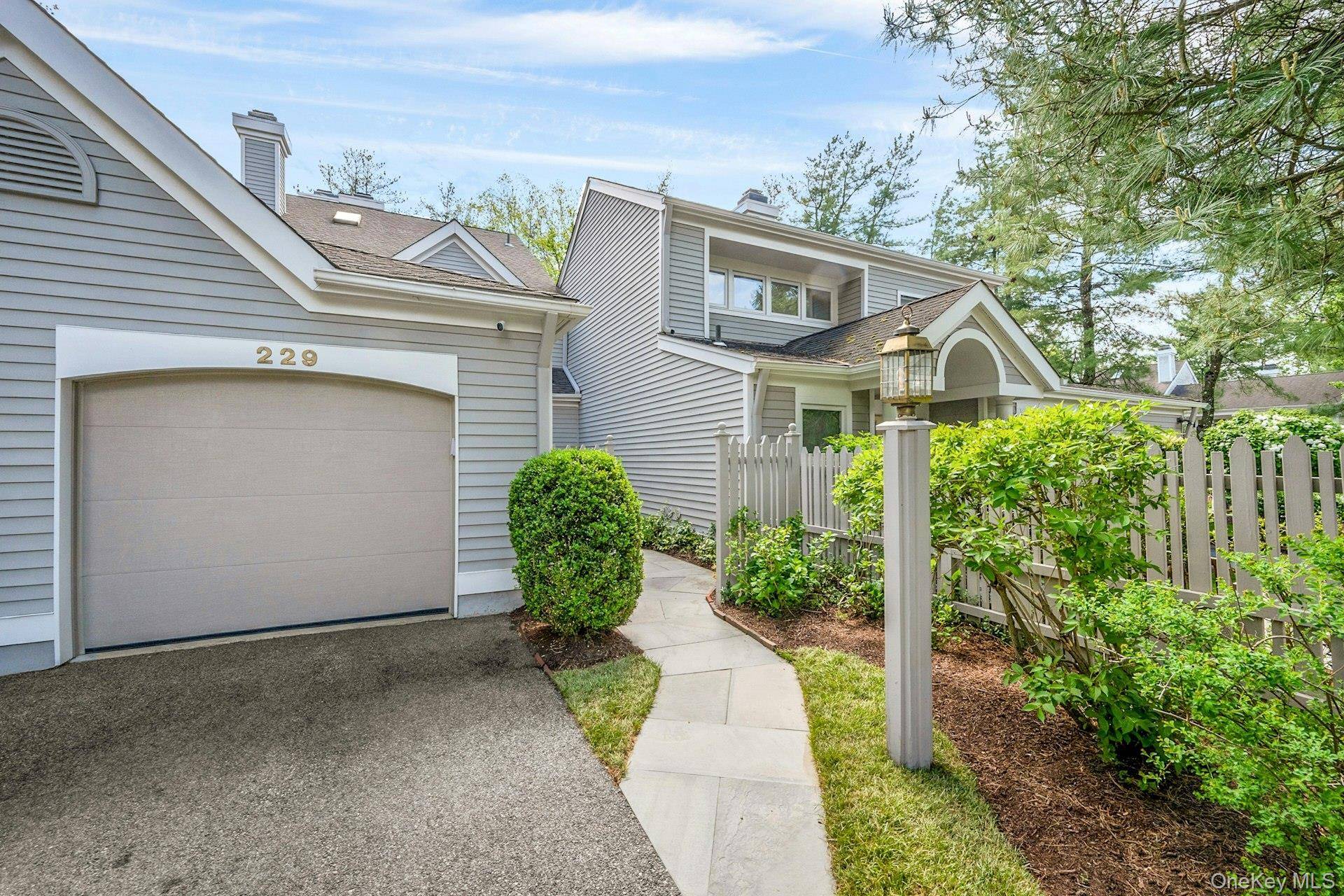 3 Bedroom Home for Sale in Scarsdale - New York - USA - 1