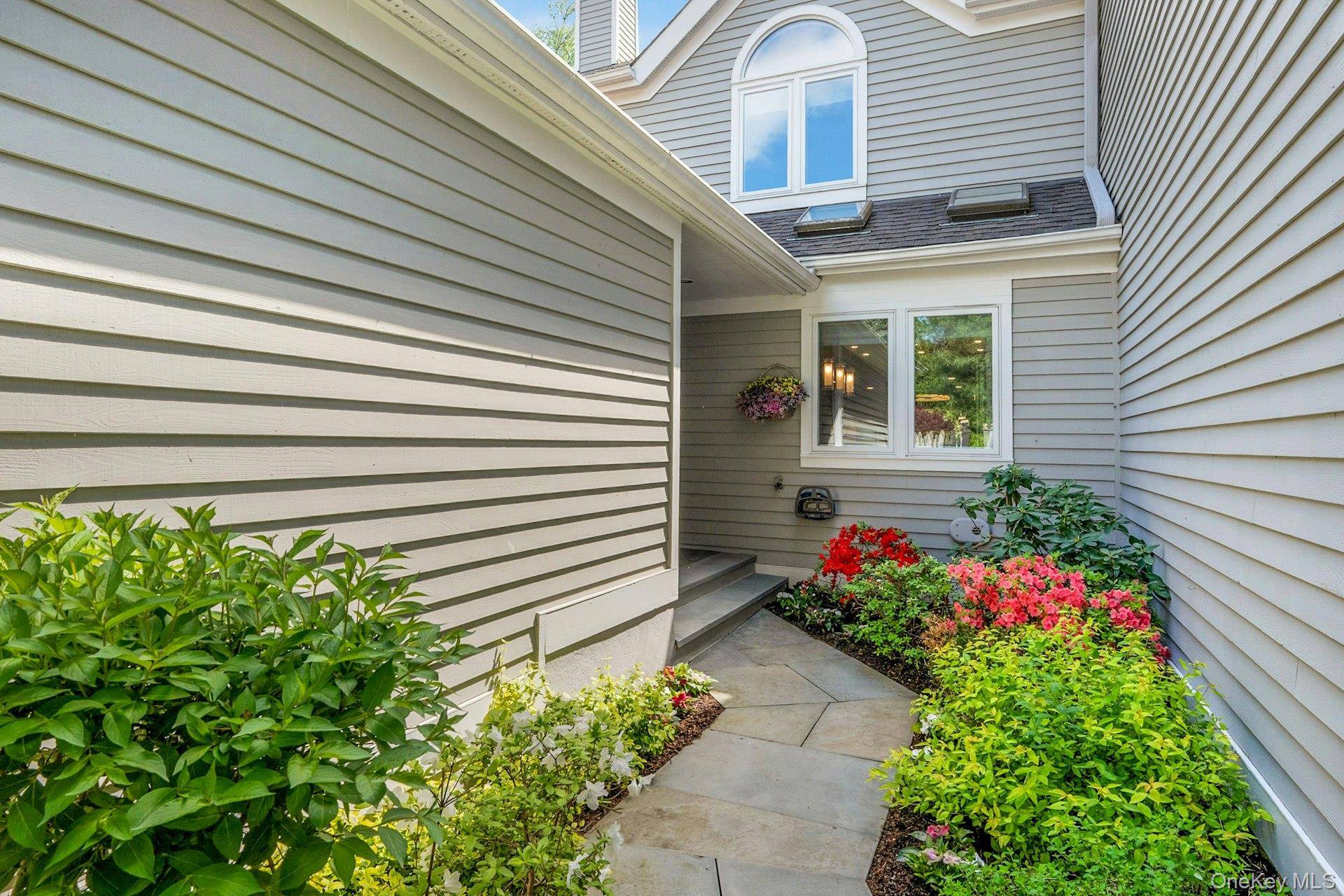 3 Bedroom Home for Sale in Scarsdale - New York - USA - 2