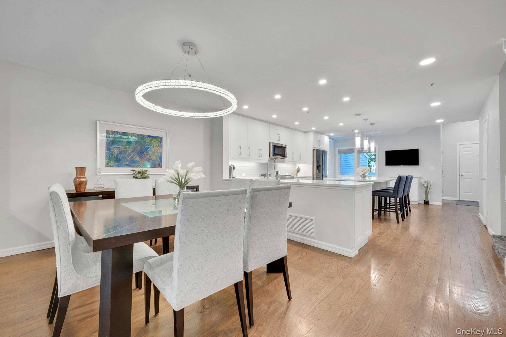 3 Bedroom Home for Sale in Scarsdale - New York - USA - 8