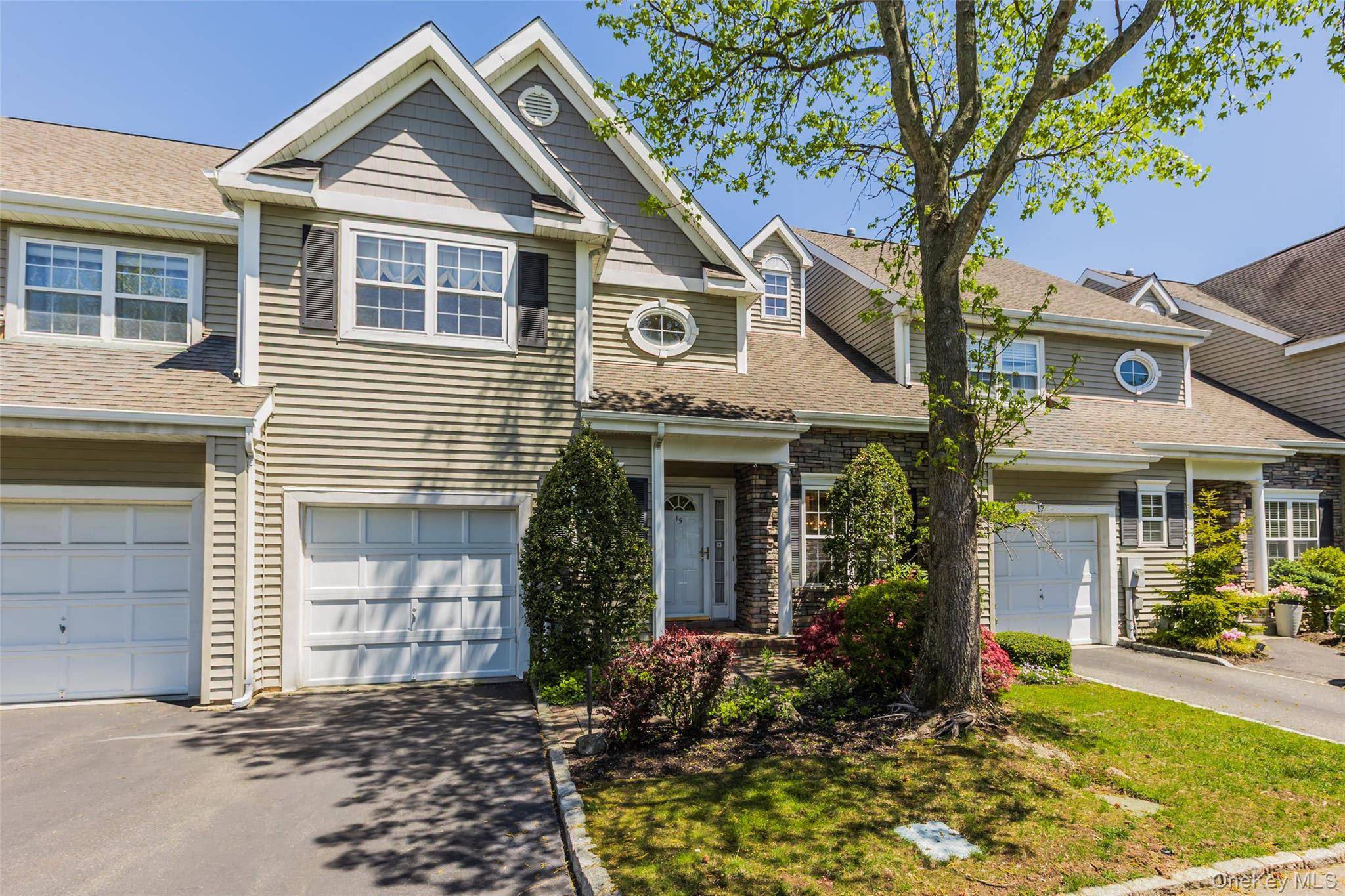 Apartamento de 3 Dormitorios en Venta en Smithtown - Nueva York - EE. UU. - 1