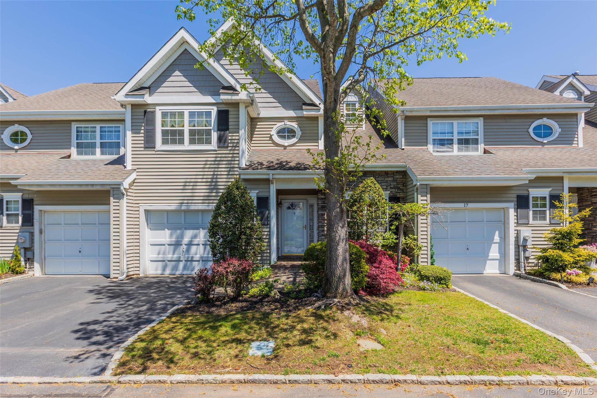 Apartamento de 3 Dormitorios en Venta en Smithtown - Nueva York - EE. UU. - 2