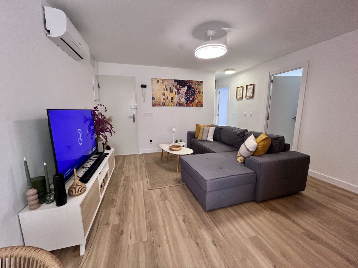 Apartamento de 3 Dormitorios en Venta en Torremolinos, Costa del Sol - 2