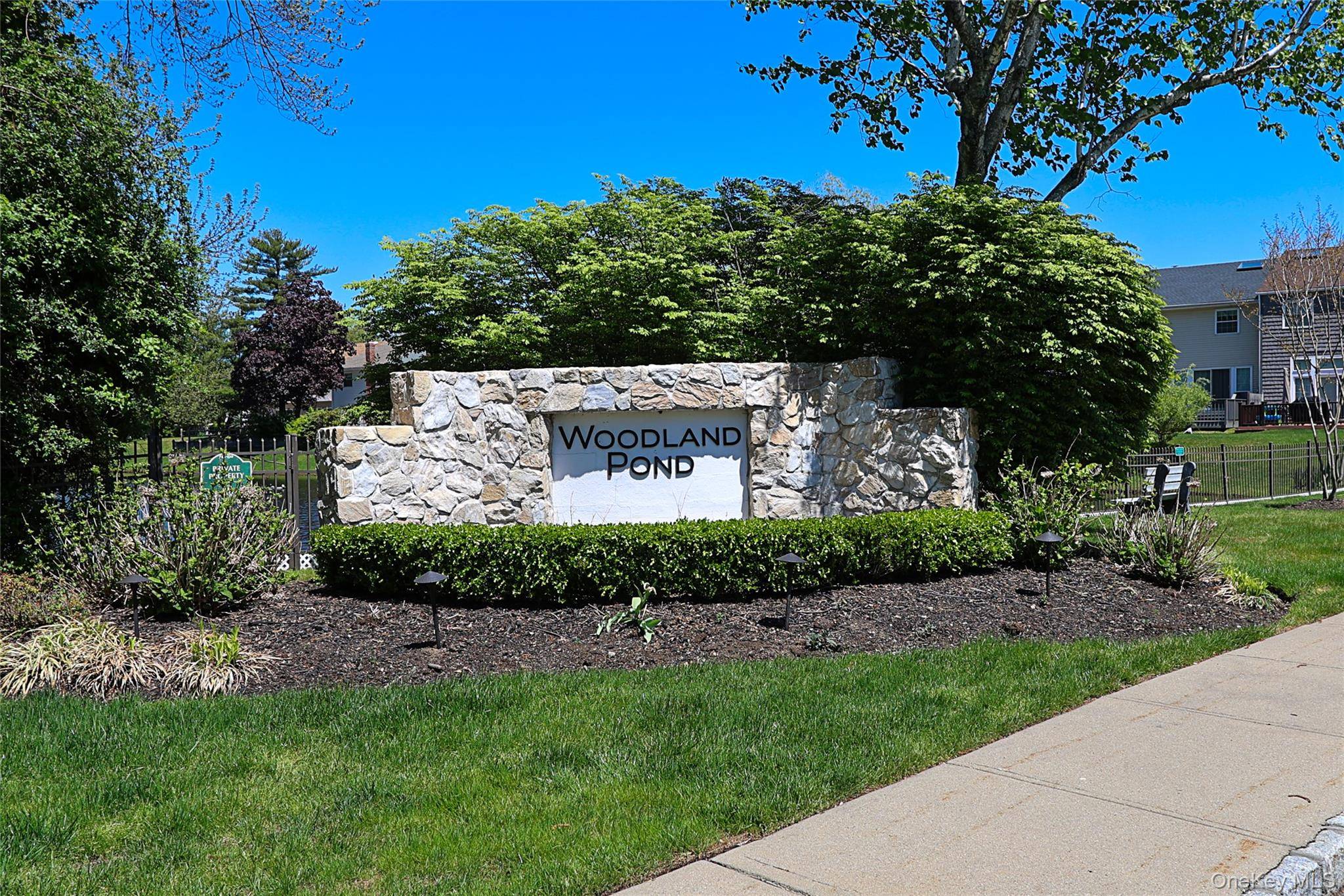 Apartamento com 3 Quartos à Venda em Woodbury - Nova Iorque - EUA - 1