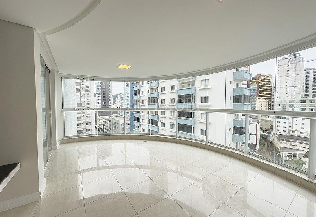Apartamento com 3 Suítes à Venda em Balneário Camboriú - Santa Catarina - Brasil - 1