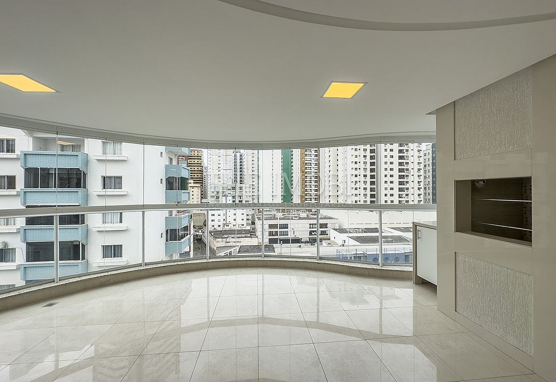 Apartamento com 3 Suítes à Venda em Balneário Camboriú - Santa Catarina - Brasil - 2