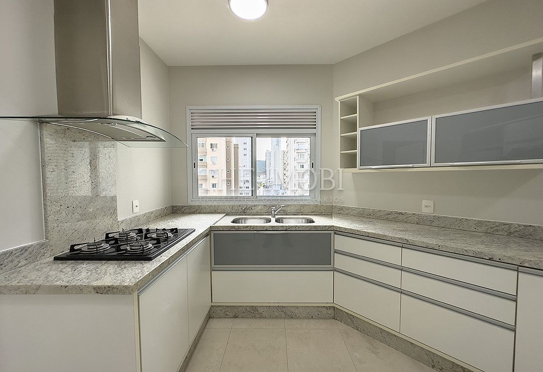 Apartamento com 3 Suítes à Venda em Balneário Camboriú - Santa Catarina - Brasil - 6