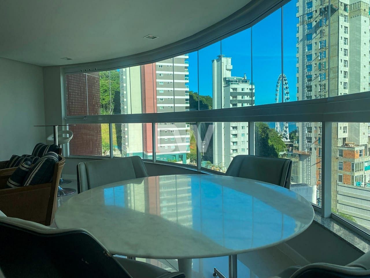 Appartement 3 Suites à Vendre à Balneário Camboriú - Santa Catarina - Brésil - 2
