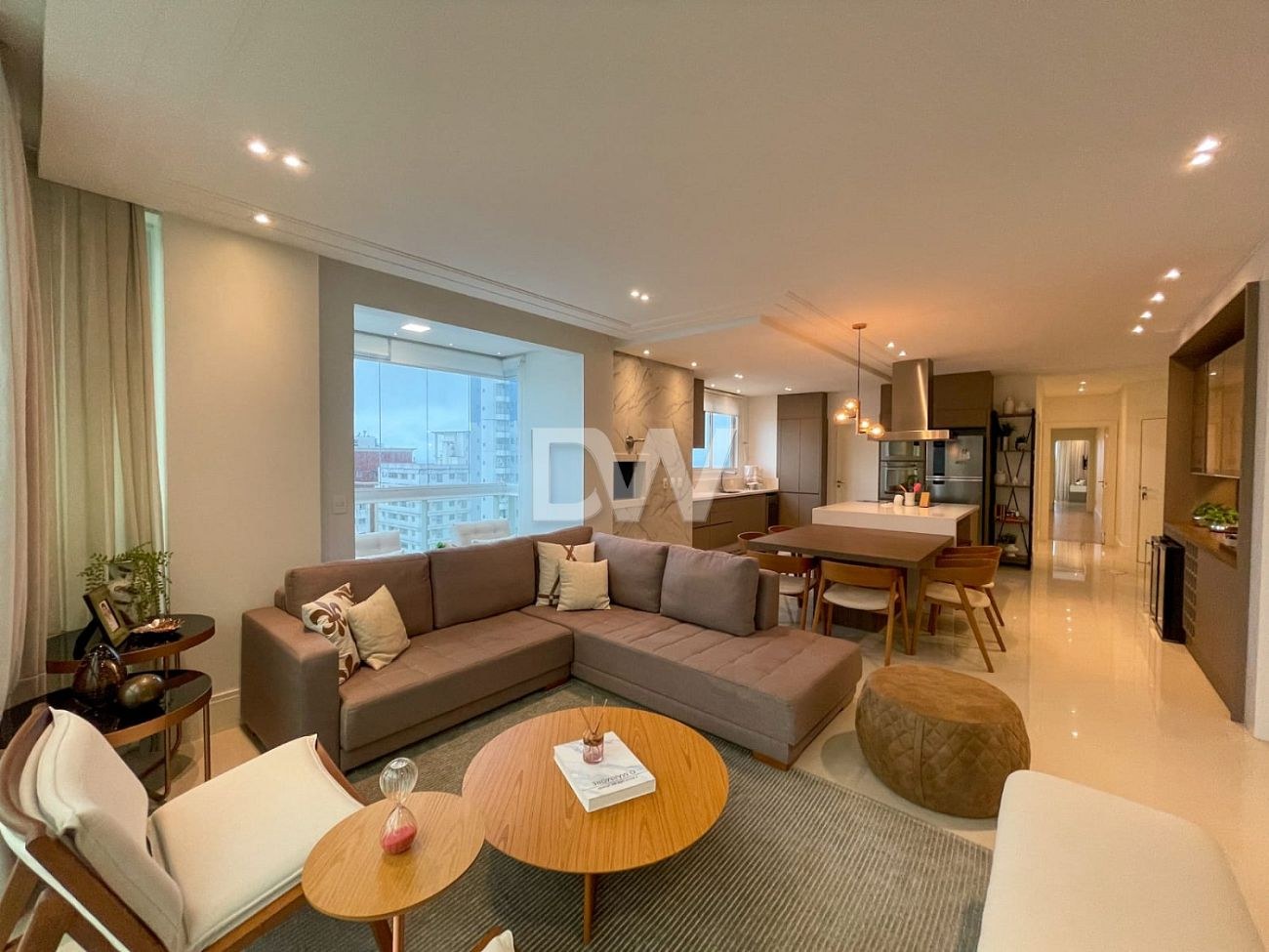 Apartamento com 3 Suítes à Venda em Balneário Camboriú - Santa Catarina - Brasil - 1