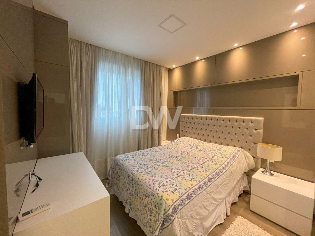 Apartamento com 3 Suítes à Venda em Balneário Camboriú - Santa Catarina - Brasil - 6