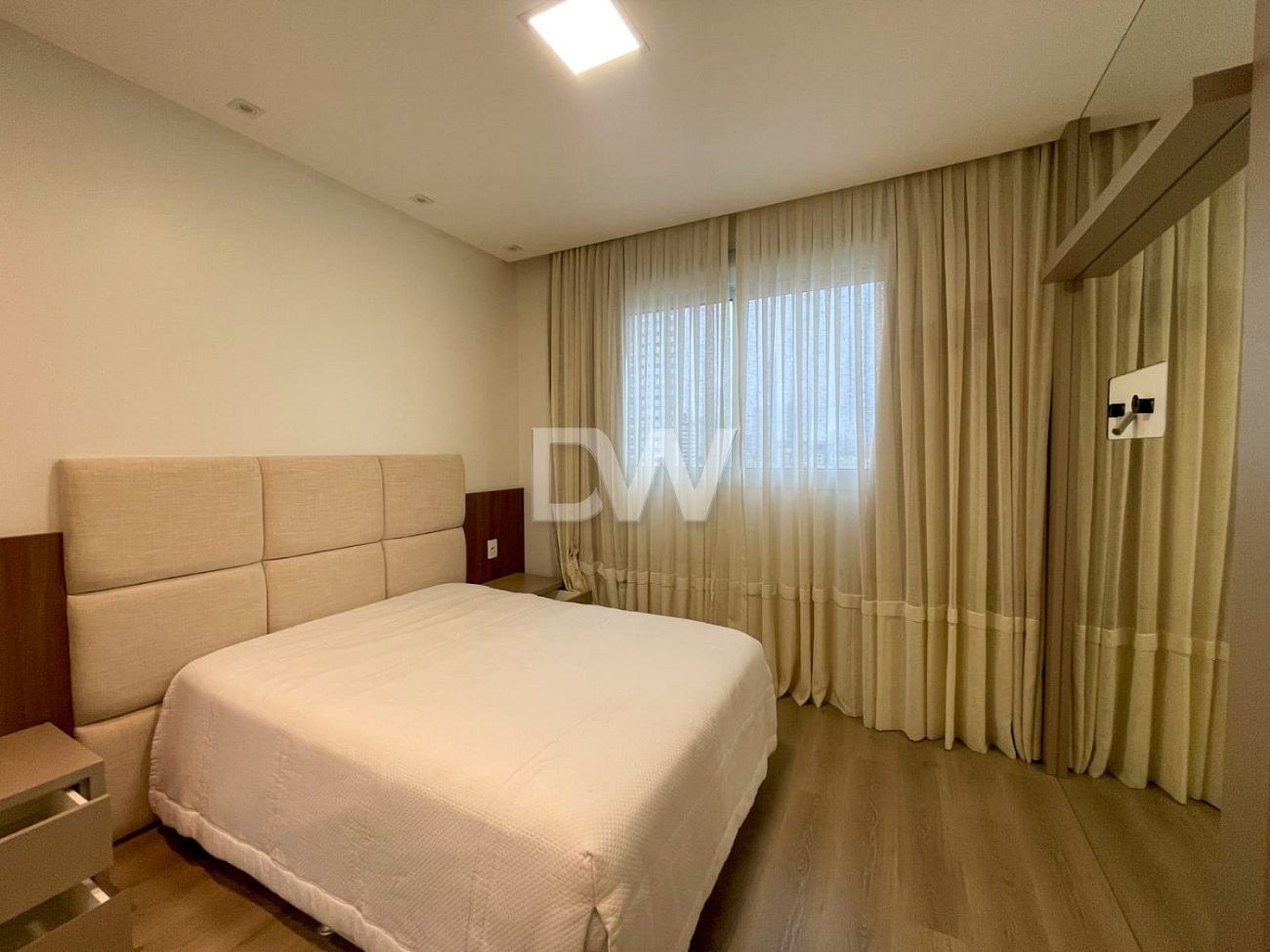 Apartamento com 3 Suítes à Venda em Balneário Camboriú - Santa Catarina - Brasil - 7