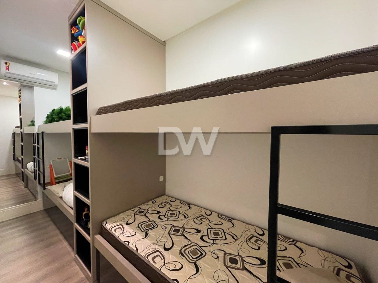 Apartamento com 3 Suítes à Venda em Balneário Camboriú - Santa Catarina - Brasil - 8