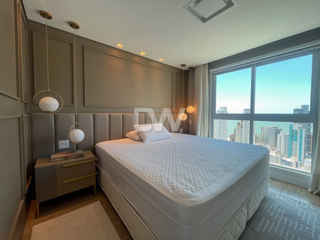 Apartamento com 3 Suítes à Venda em Balneário Camboriú - Santa Catarina - Brasil - 6