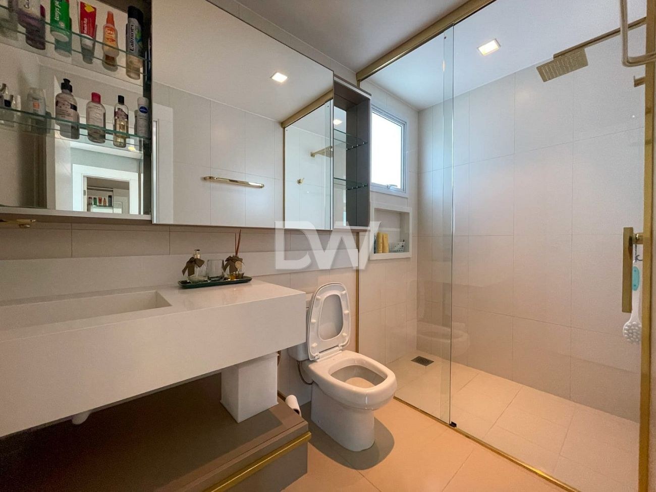 Apartamento com 3 Suítes à Venda em Balneário Camboriú - Santa Catarina - Brasil - 8