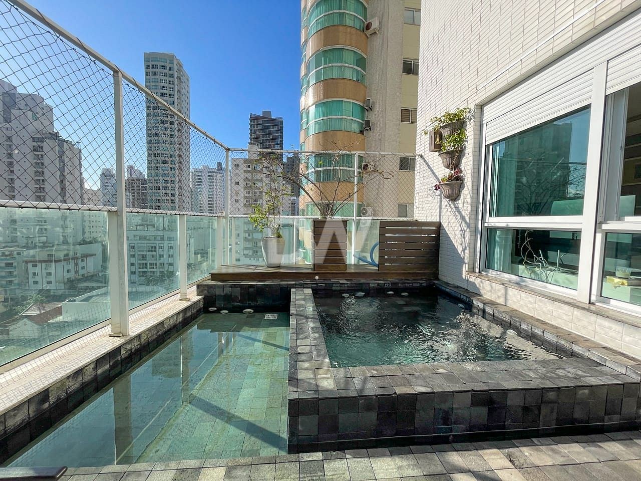 Appartement 3 Suites à Vendre à Balneário Camboriú - Santa Catarina - Brésil - 2