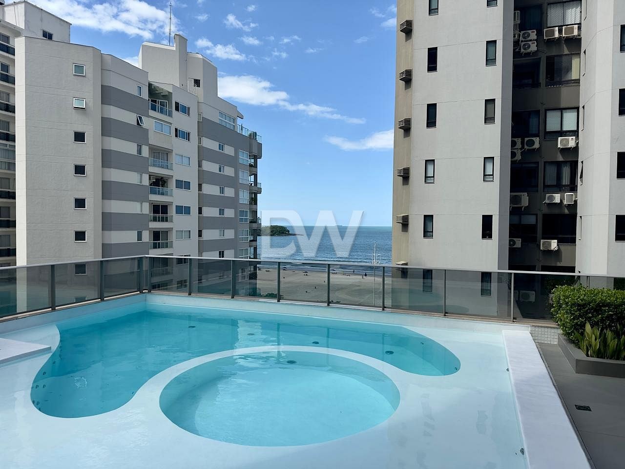 Appartement 3 Suites à Vendre à Balneário Camboriú - Santa Catarina - Brésil - 2