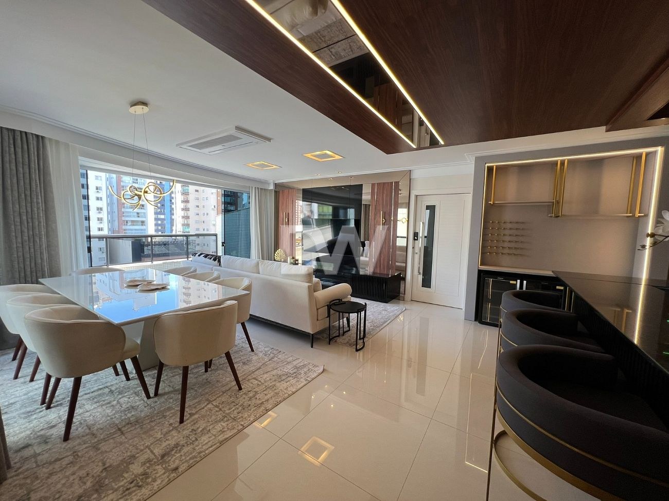 Appartement 3 Suites à Vendre à Balneário Camboriú - Santa Catarina - Brésil - 2