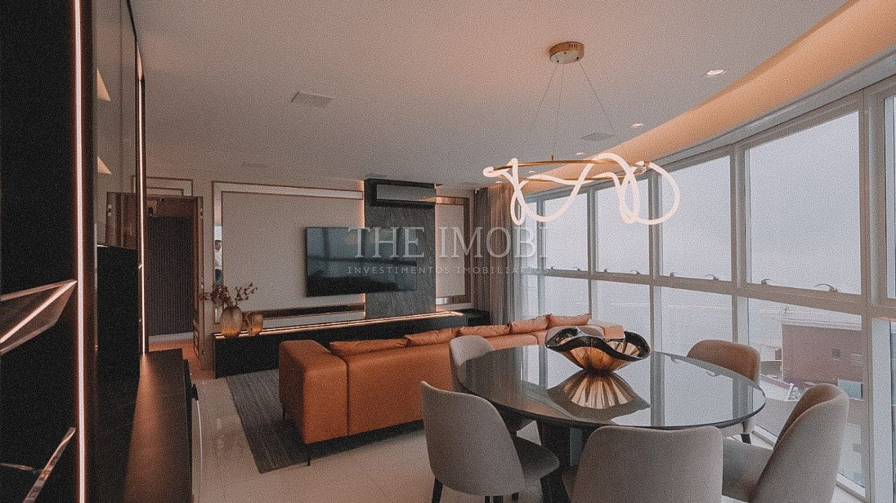 Apartamento com 3 Suítes à Venda em Balneário Camboriú - Santa Catarina - Brasil - 1