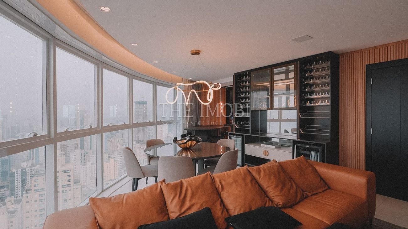 Apartamento com 3 Suítes à Venda em Balneário Camboriú - Santa Catarina - Brasil - 3