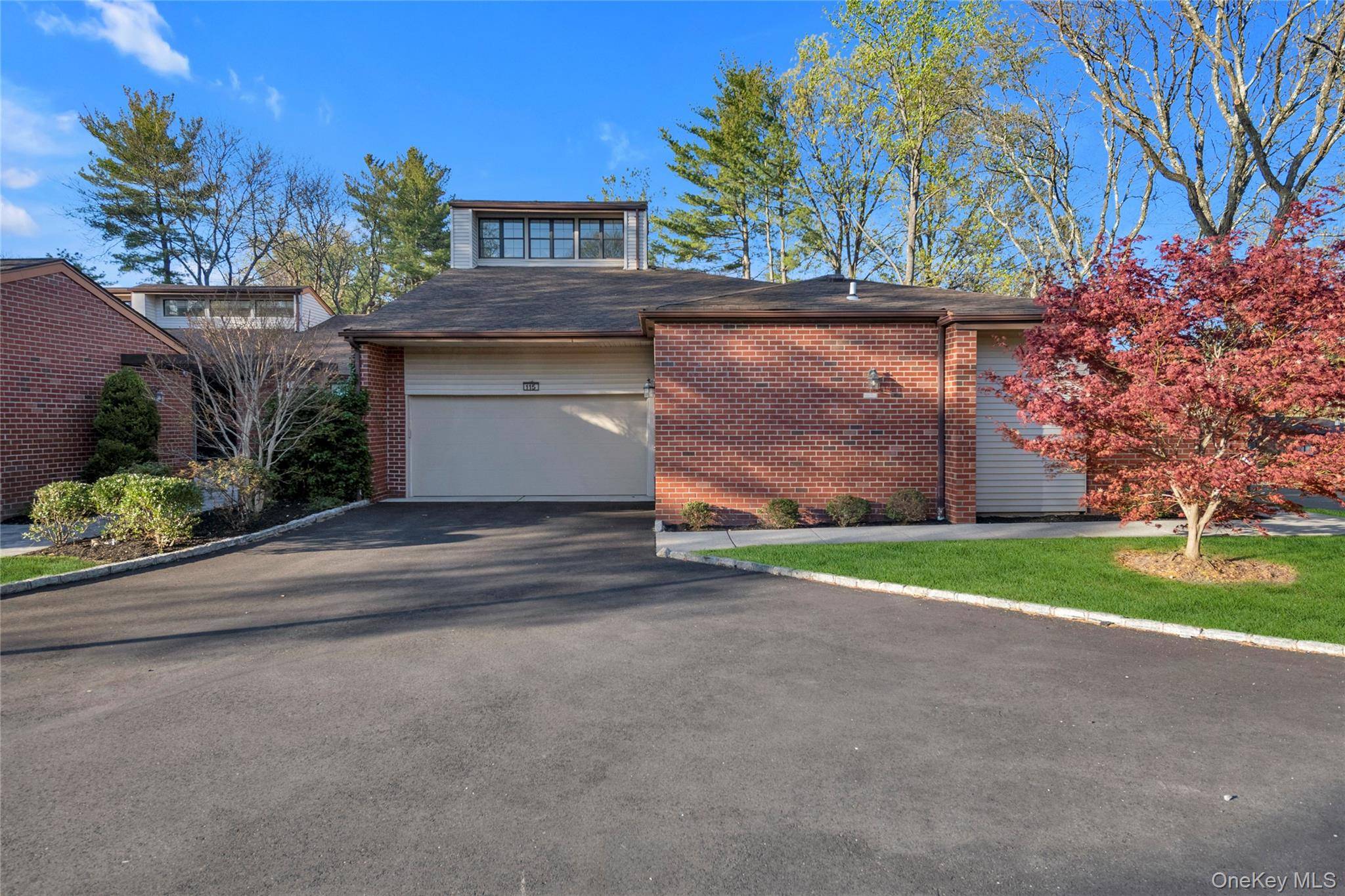 4 Bedroom Home for Sale in Manhasset - New York - USA - 1