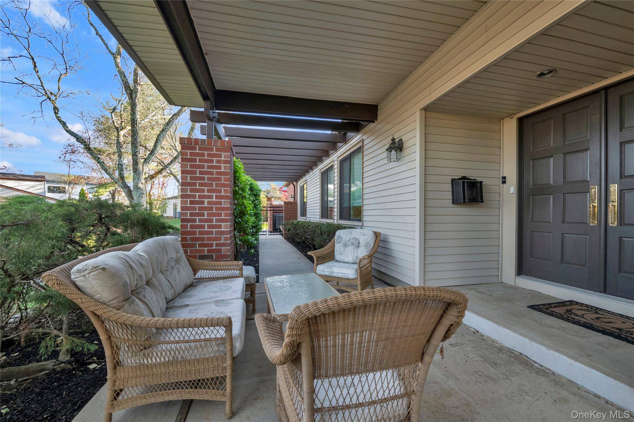 4 Bedroom Home for Sale in Manhasset - New York - USA - 3