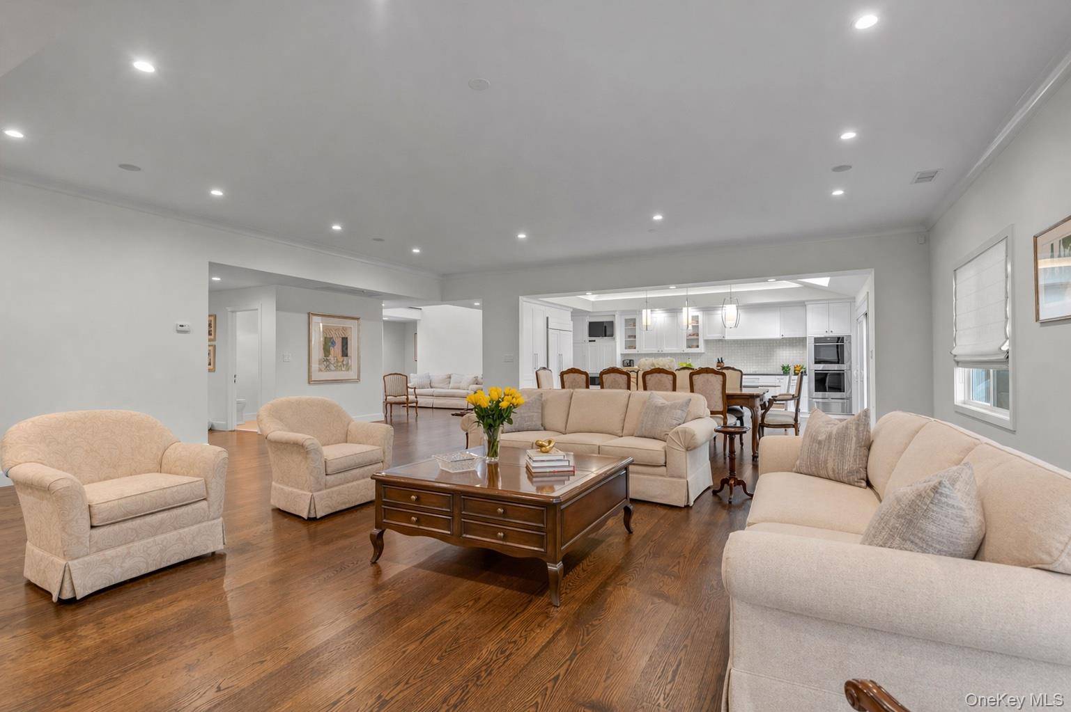 4 Bedroom Home for Sale in Manhasset - New York - USA - 5