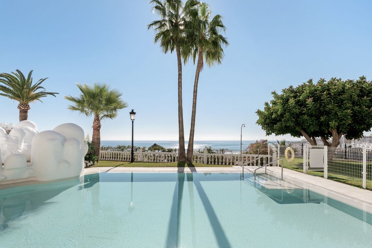 Apartamento de 4 Dormitorios en Venta en Torremolinos, Costa del Sol - 1