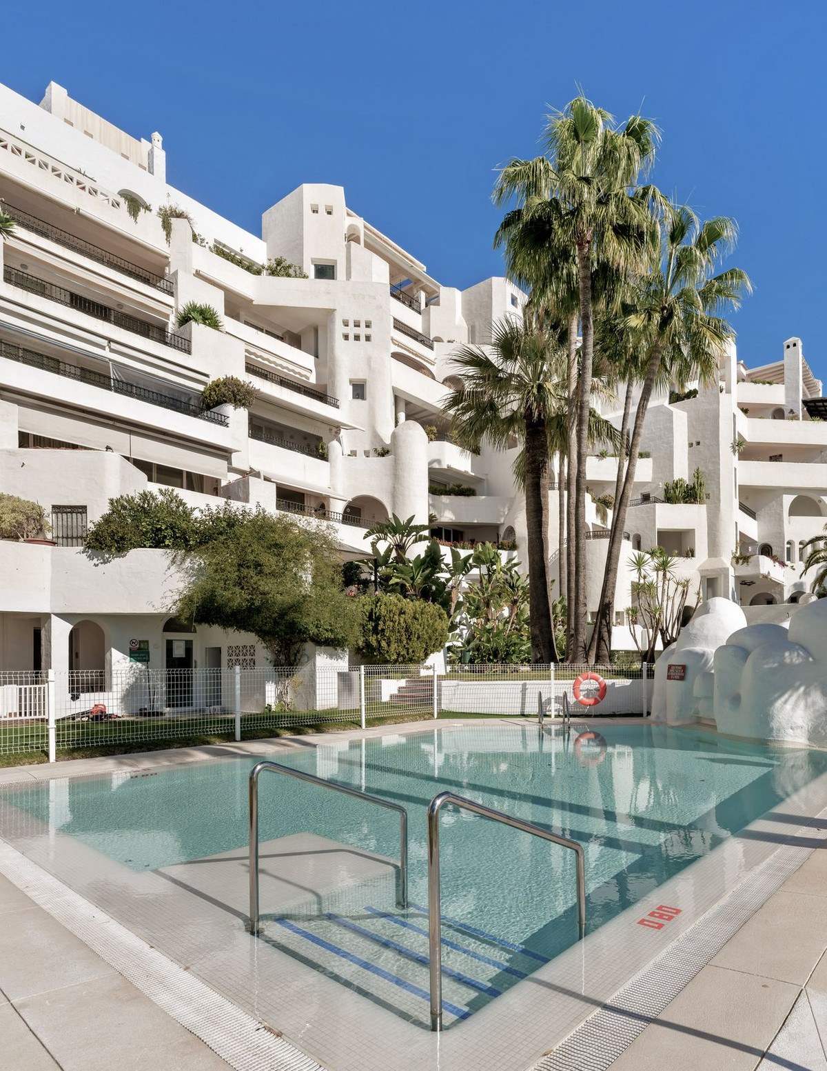 Apartamento de 4 Dormitorios en Venta en Torremolinos, Costa del Sol - 2