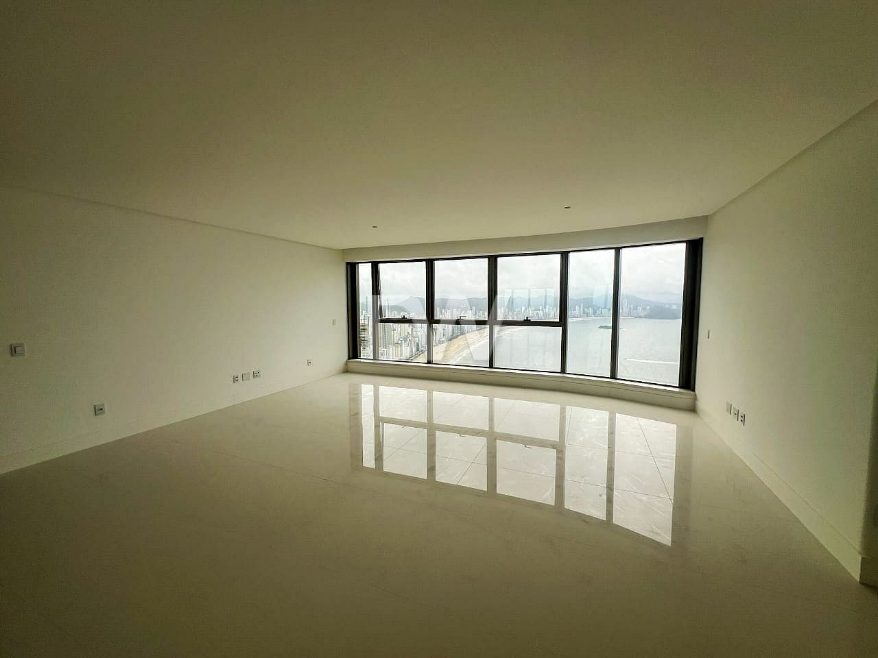 Appartement 4 Suites à Vendre à Balneário Camboriú - Santa Catarina - Brésil - 1