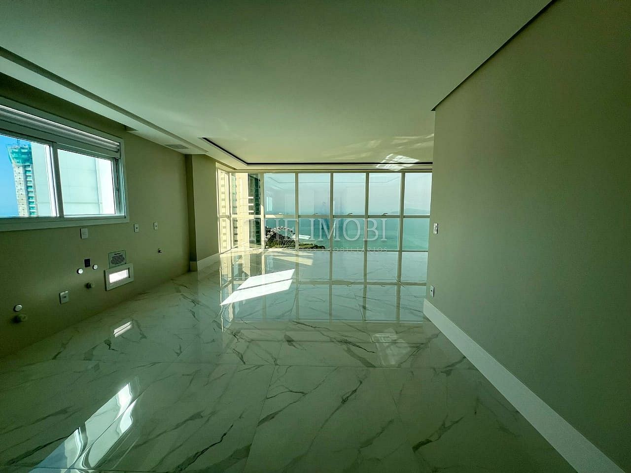 Appartement 4 Suites à Vendre à Balneário Camboriú - Santa Catarina - Brésil - 3