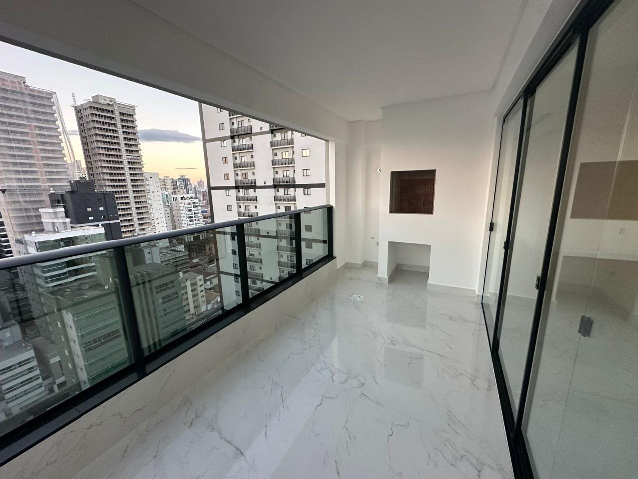 Apartamento com 4 Suítes à Venda em Itapema - Santa Catarina - Brasil - 2