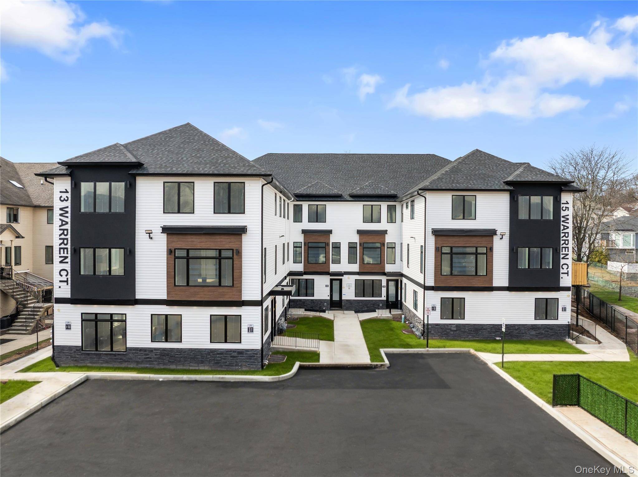 Apartamento de 5 Dormitorios en Venta en Monsey - Nueva York - EE. UU. - 2