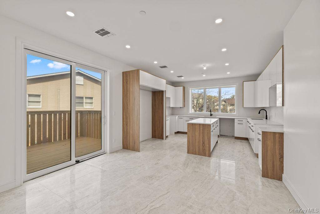 Apartamento de 5 Dormitorios en Venta en Monsey - Nueva York - EE. UU. - 5