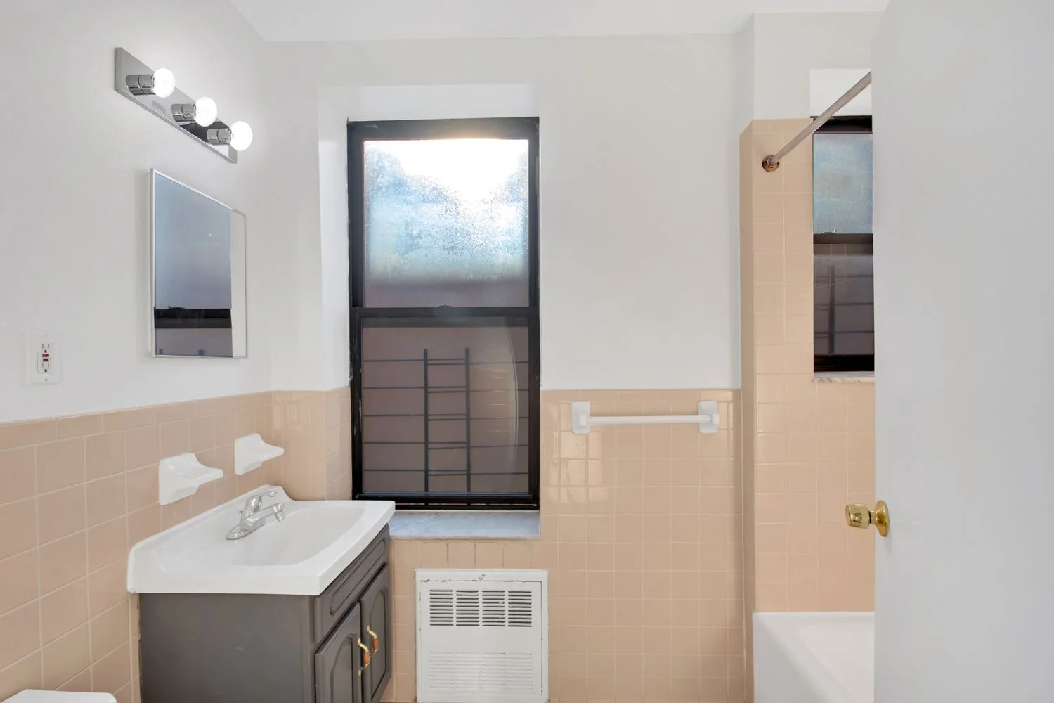 Apartamento de 2 Dormitórios à Venda em 469 West 166th Street – Manhattan, Nova Iorque – NY - 1