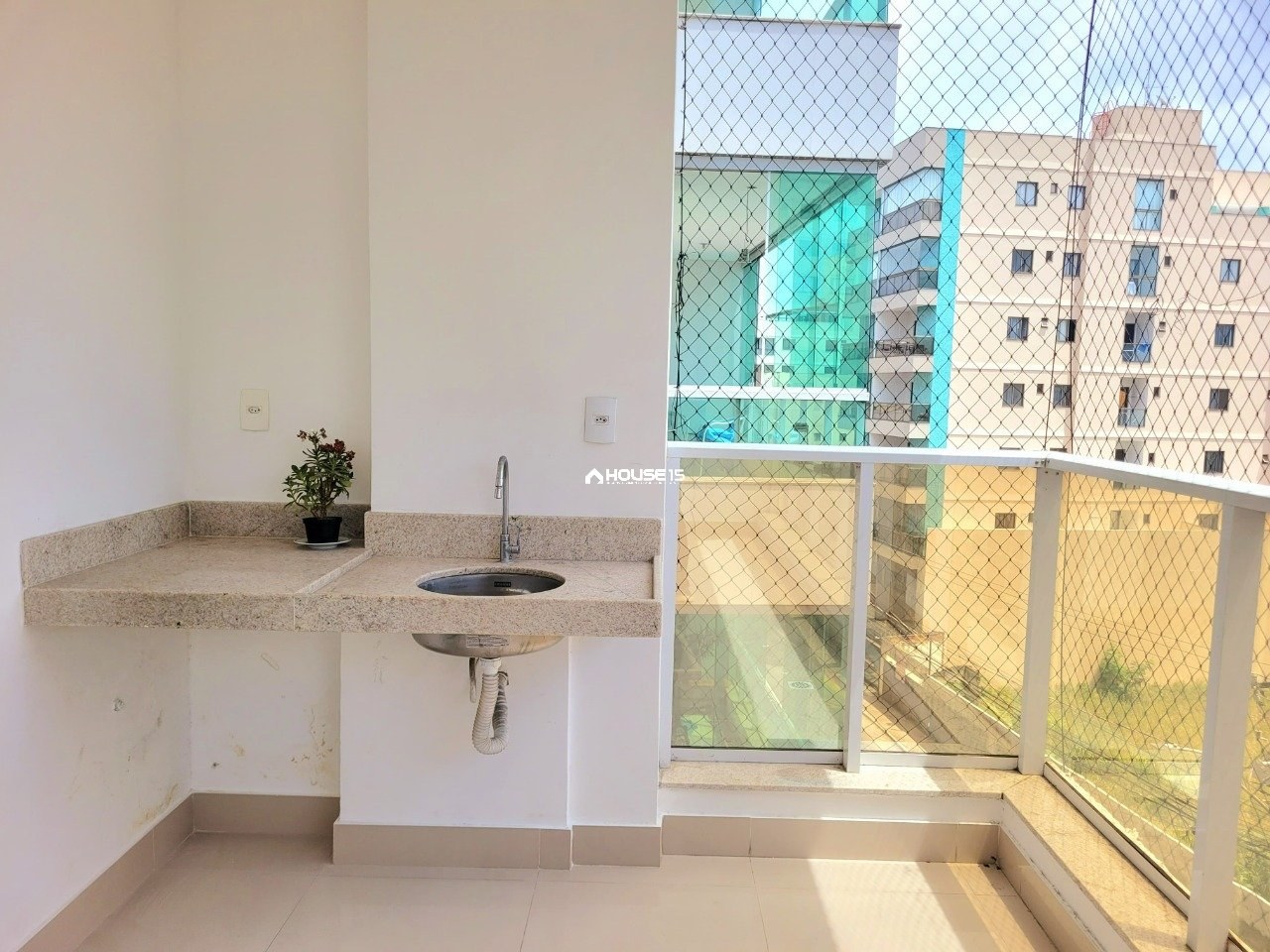 Apartamento de 2 Quartos à Venda na Praia do Morro - Guarapari - Espírito Santo - Brasil - 2