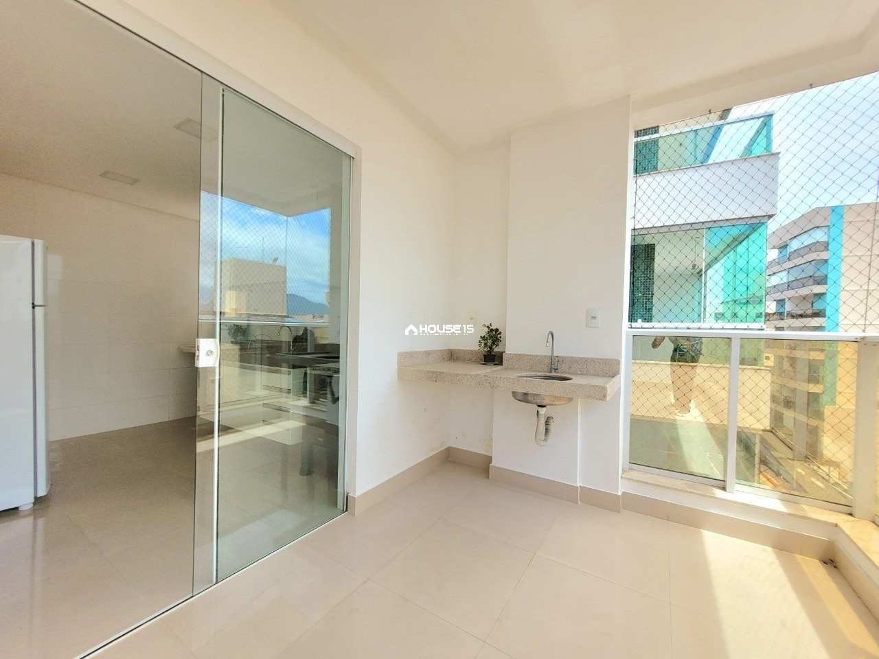 Apartamento de 2 Quartos à Venda na Praia do Morro - Guarapari - Espírito Santo - Brasil - 3