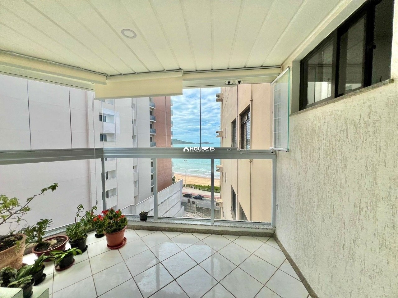 Apartamento de 2 Quartos à Venda na Praia do Morro - Guarapari - Espírito Santo - Brasil - 2