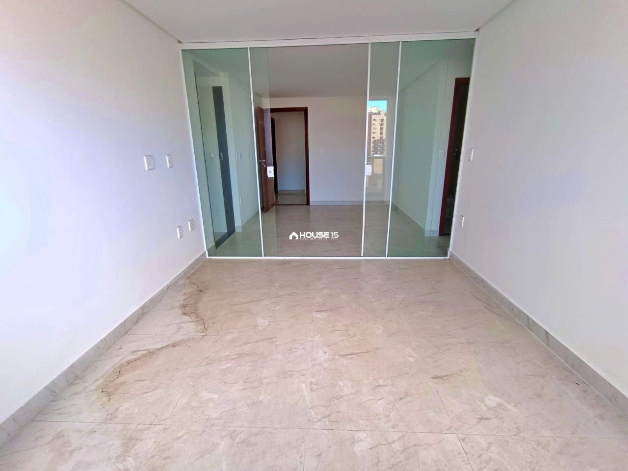 Apartamento de 2 Quartos à Venda na Praia do Morro - Guarapari - Espírito Santo - Brasil - 1